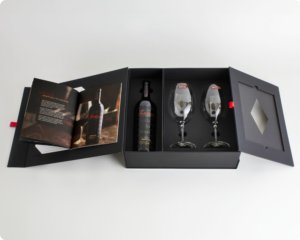 Fantesca Influencer Box Gift, includes custom bottle cutout, wine glasses, personal letter and beautiful brochure.